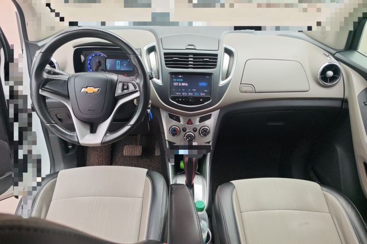 Used Chevrolet Trax 2014 1.4T Automatic Two-Wheel Drive Luxury Model Center Console