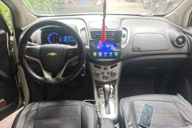 Used Chevrolet Trax 2014 1.4T Automatic Two-Wheel Drive Luxury Model Center Console