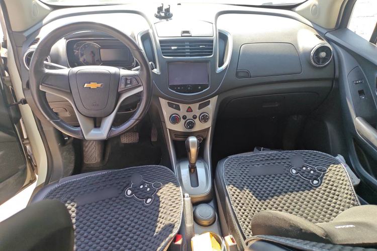 Used Chevrolet Trax 2014 1.4T Automatic Two-Wheel Drive Luxury Model Center Console