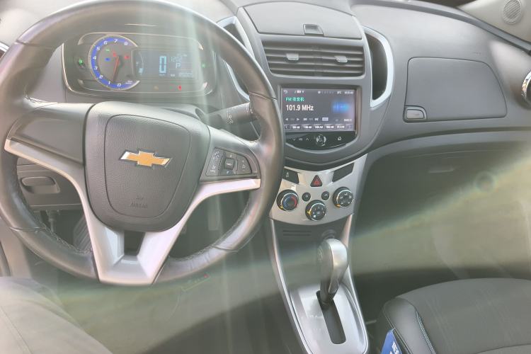 Used Chevrolet Trax 2014 1.4T Automatic Two-Wheel Drive Luxury Model Center Console