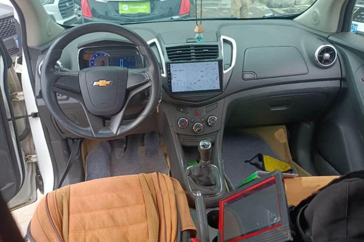 Used Chevrolet Trax 2014 1.4T Manual Two-Wheel Drive Comfort Model Center Console