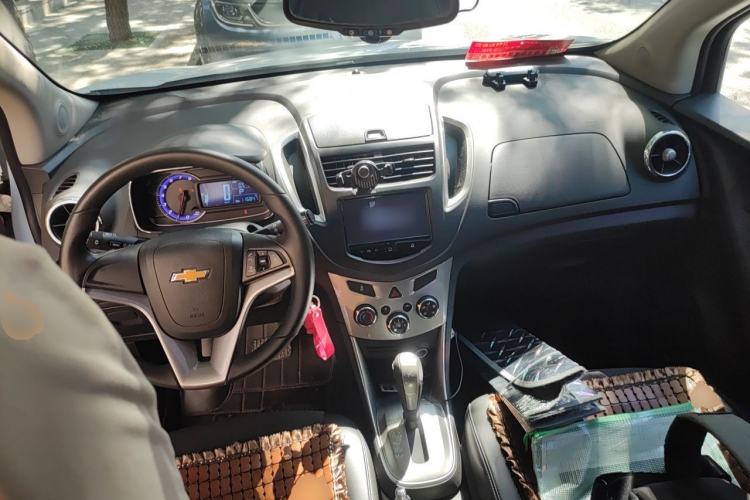 Used Chevrolet Trax 2014 1.4T Automatic Two-Wheel Drive Luxury Model Center Console