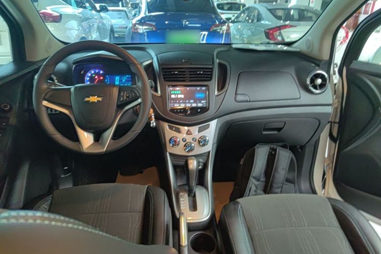 Used Chevrolet Trax 2014 1.4T Automatic Two-Wheel Drive Luxury Model Center Console