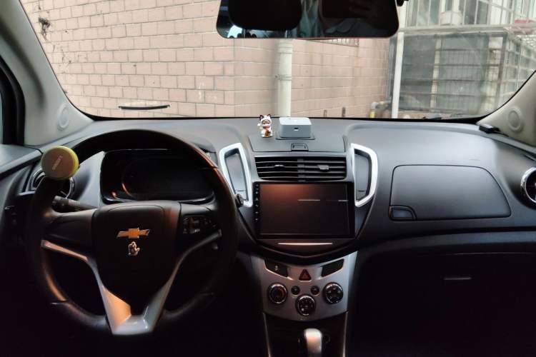Used Chevrolet Trax 2014 1.4T Automatic Two-Wheel Drive Luxury Model Center Console