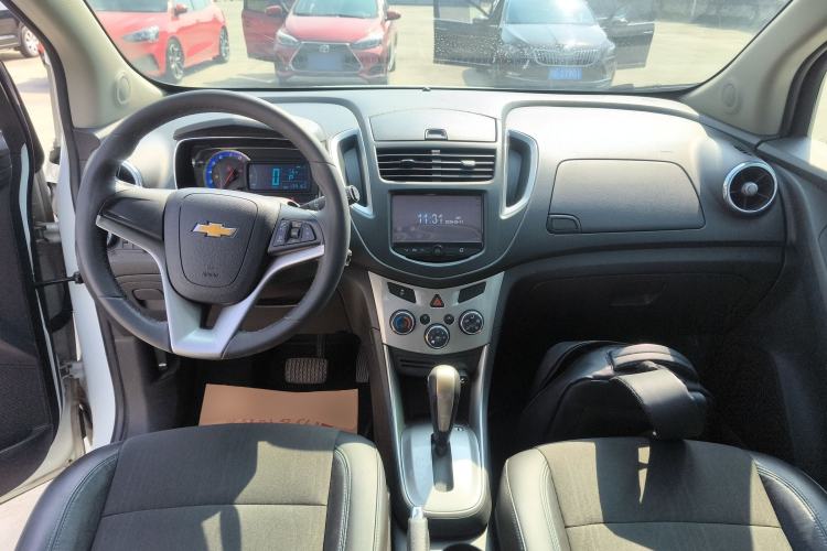 Used Chevrolet Trax 2014 1.4T Automatic Two-Wheel Drive Luxury Model Center Console