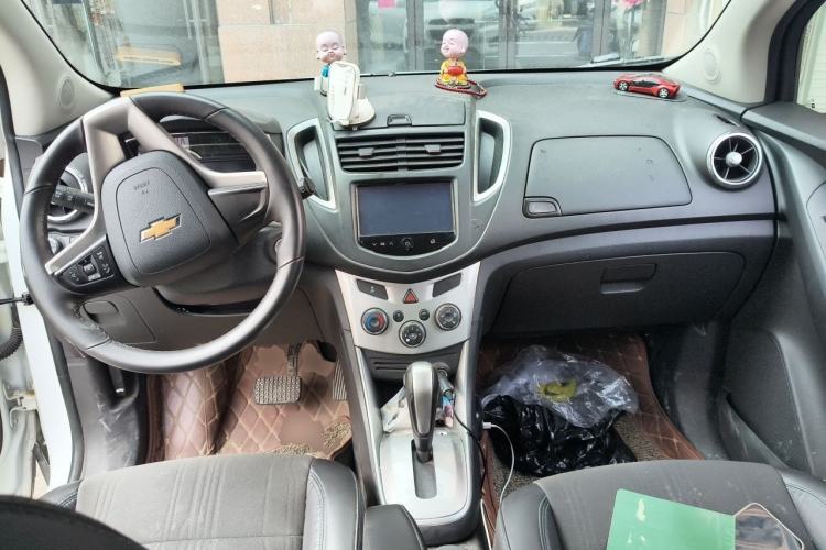Used Chevrolet Trax 2014 1.4T Automatic Two-Wheel Drive Luxury Model Center Console