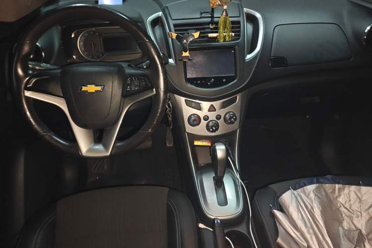 Used Chevrolet Trax 2014 1.4T Automatic Two-Wheel Drive Luxury Model Center Console