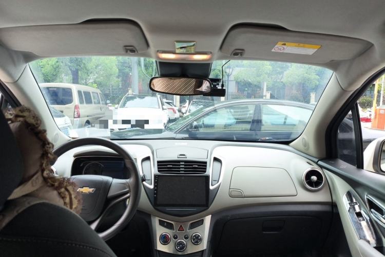 Used Chevrolet Trax 2014 1.4T Manual Two-Wheel Drive Comfort Model Center Console