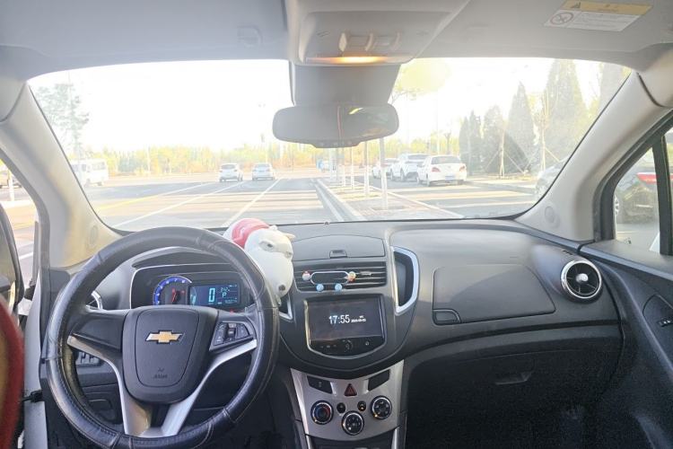 Used Chevrolet Trax 2014 1.4T Automatic Two-Wheel Drive Luxury Model Center Console
