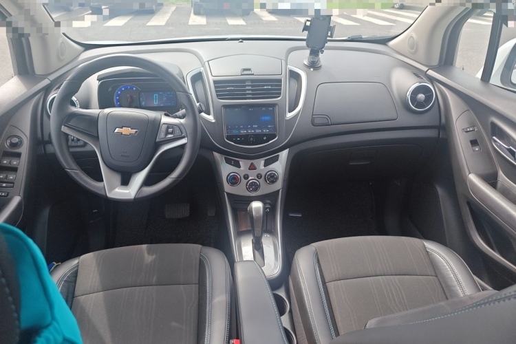 Used Chevrolet Trax 2014 1.4T Automatic Two-Wheel Drive Luxury Model Center Console