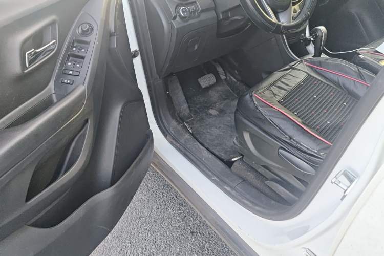 Used Chevrolet Trax 2014 1.4T Automatic Two-Wheel Drive Luxury Model Driver Seat