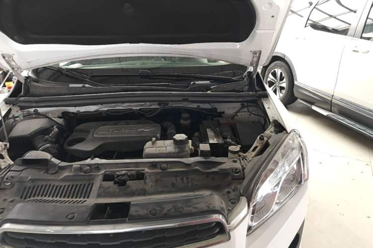 Used Chevrolet Trax 2014 1.4T Automatic Two-Wheel Drive Luxury Model Engine Bay Left