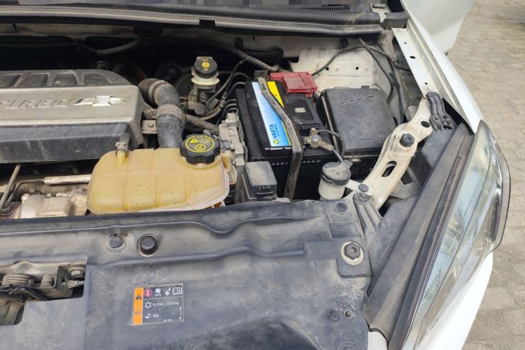 Used Chevrolet Trax 2014 1.4T Manual Two-Wheel Drive Comfort Model Engine Bay Left