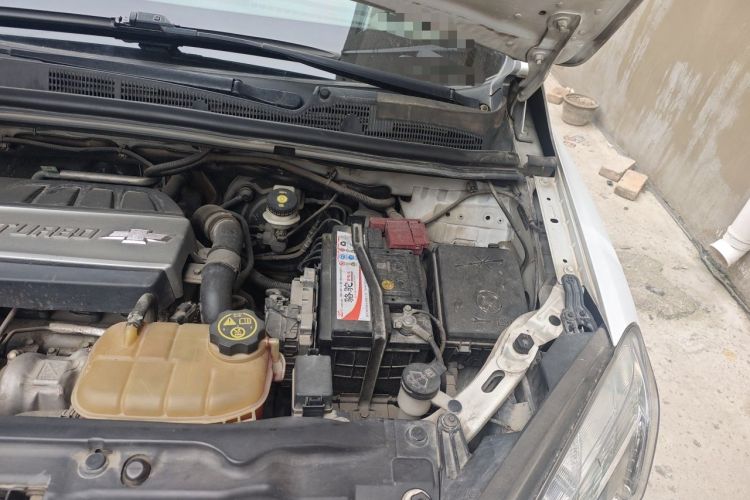 Used Chevrolet Trax 2014 1.4T Manual Two-Wheel Drive Comfort Model Engine Bay Left