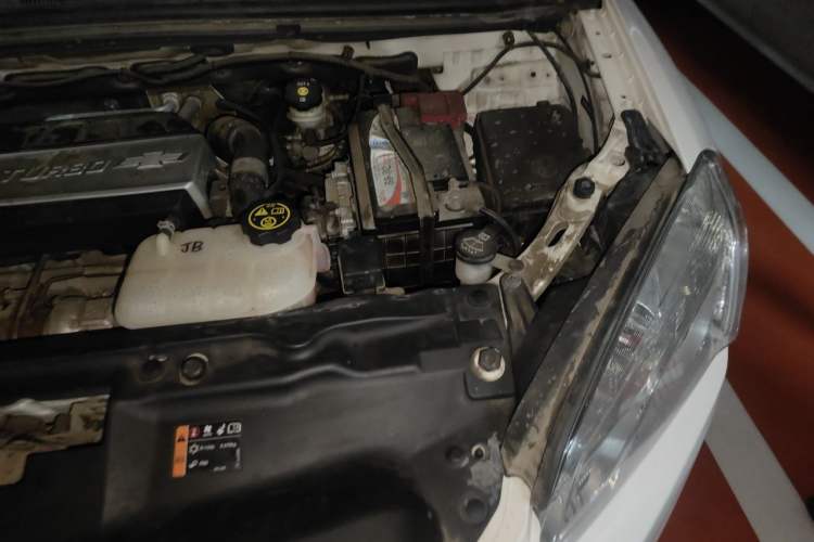 Used Chevrolet Trax 2014 1.4T Automatic Two-Wheel Drive Luxury Model Engine Bay Left