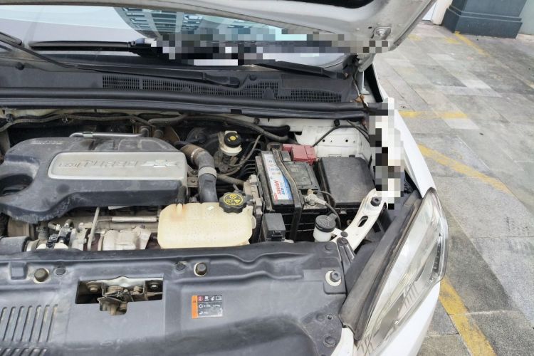 Used Chevrolet Trax 2014 1.4T Manual Two-Wheel Drive Comfort Model Engine Bay Left