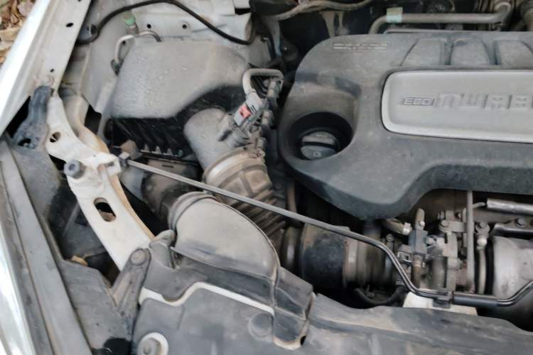 Used Chevrolet Trax 2014 1.4T Automatic Two-Wheel Drive Comfort Version Engine Bay Right