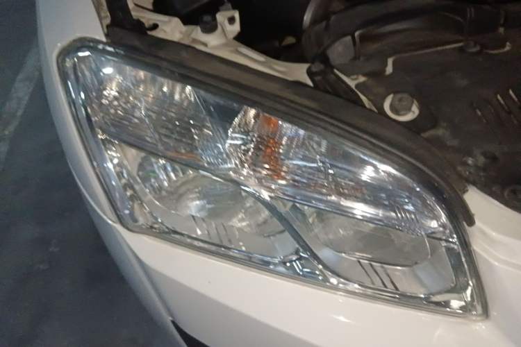 Used Chevrolet Trax 2014 1.4T Manual Two-Wheel Drive Comfort Model Engine Bay Right