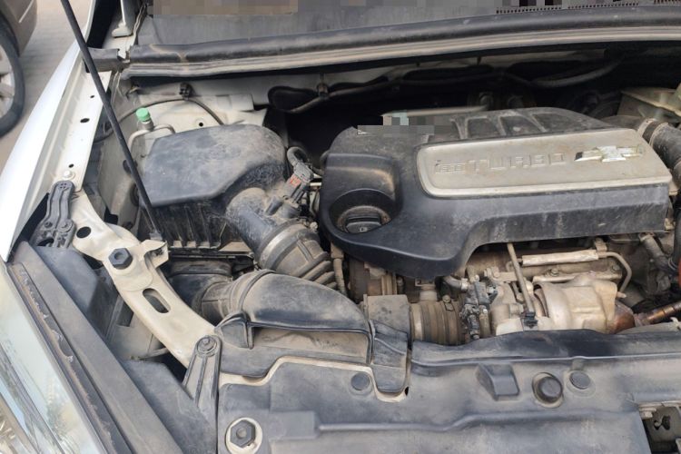 Used Chevrolet Trax 2014 1.4T Manual Two-Wheel Drive Comfort Model Engine Bay Right