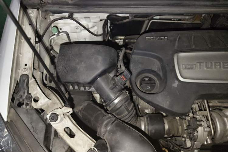 Used Chevrolet Trax 2014 1.4T Automatic Two-Wheel Drive Comfort Version Engine Bay Right
