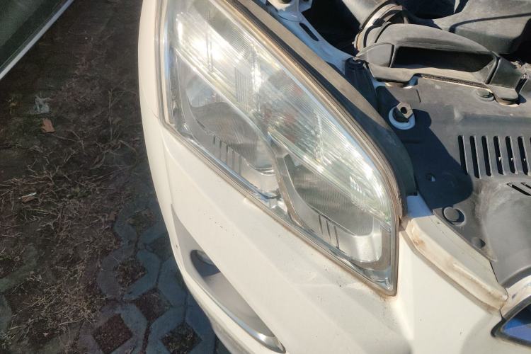Used Chevrolet Trax 2014 1.4T Automatic Two-Wheel Drive Luxury Model Exterior 6