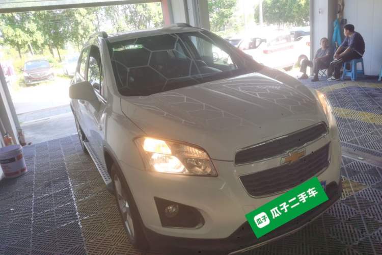Used Chevrolet Trax 2014 1.4T Automatic All-Wheel Drive Flagship Version Front Right 45 Deg