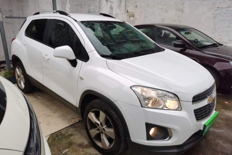 Used Chevrolet Trax 2014 1.4T Manual Two-Wheel Drive Comfort Model Front Right 45 Deg
