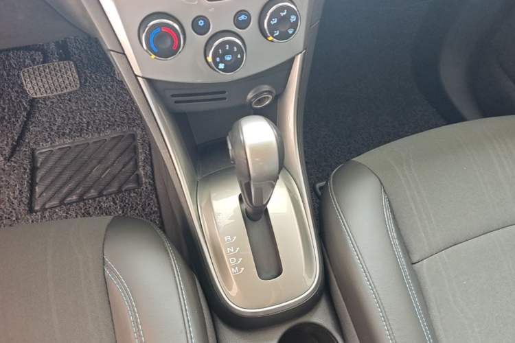 Used Chevrolet Trax 2014 1.4T Automatic Two-Wheel Drive Luxury Model Gear Lever