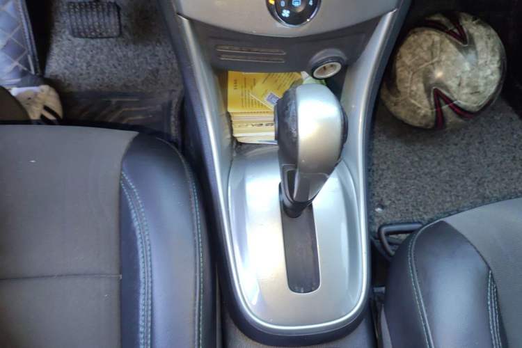 Used Chevrolet Trax 2014 1.4T Automatic Two-Wheel Drive Luxury Model Gear Lever