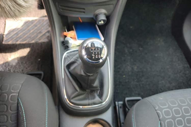 Used Chevrolet Trax 2014 1.4T Manual Two-Wheel Drive Comfort Model Gear Lever