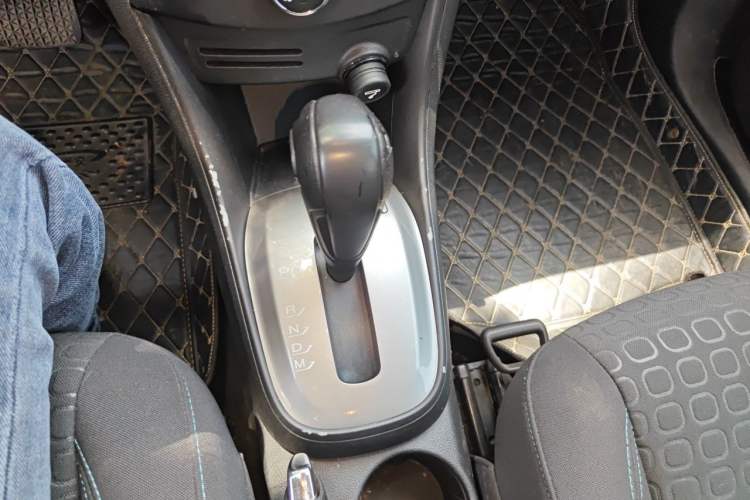 Used Chevrolet Trax 2014 1.4T Automatic Two-Wheel Drive Comfort Version Gear Lever