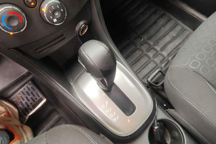 Used Chevrolet Trax 2014 1.4T Automatic Two-Wheel Drive Comfort Version Gear Lever