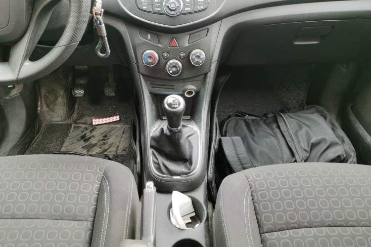 Used Chevrolet Trax 2014 1.4T Manual Two-Wheel Drive Comfort Model Gear Lever