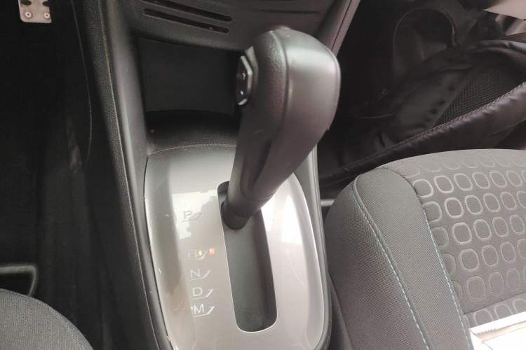 Used Chevrolet Trax 2014 1.4T Automatic Two-Wheel Drive Comfort Version Gear Lever