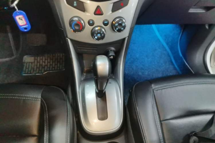 Used Chevrolet Trax 2014 1.4T Automatic All-Wheel Drive Flagship Version Gear Lever