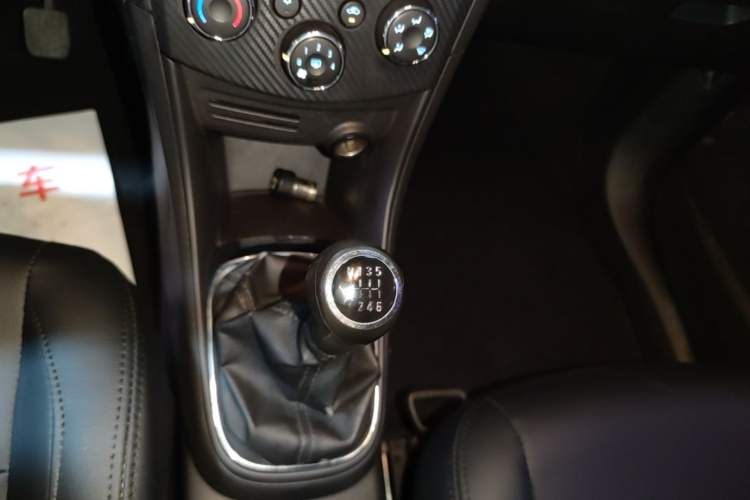 Used Chevrolet Trax 2014 1.4T Manual Two-Wheel Drive Comfort Model Gear Lever