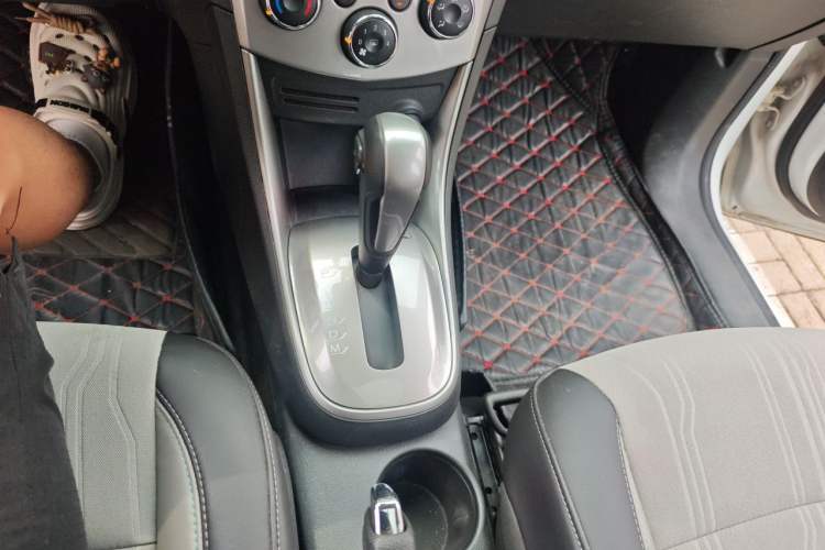 Used Chevrolet Trax 2014 1.4T Automatic Two-Wheel Drive Luxury Model Gear Lever