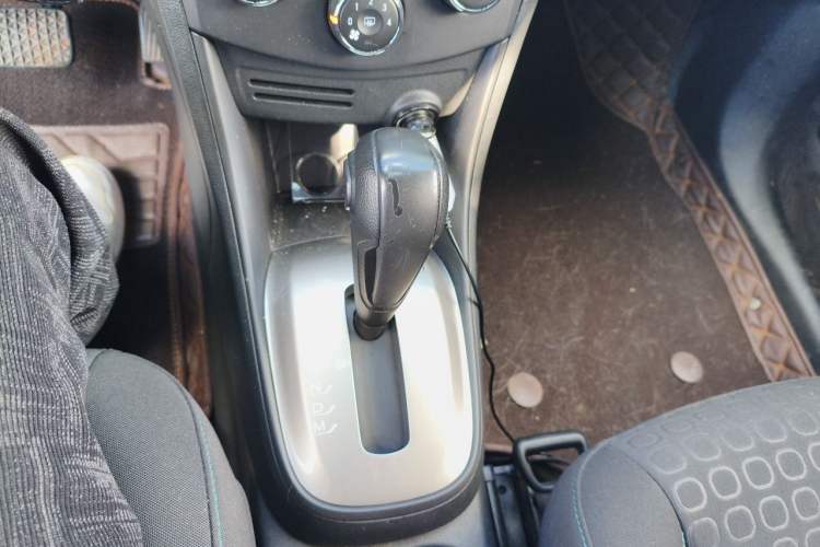 Used Chevrolet Trax 2014 1.4T Automatic Two-Wheel Drive Comfort Version Gear Lever