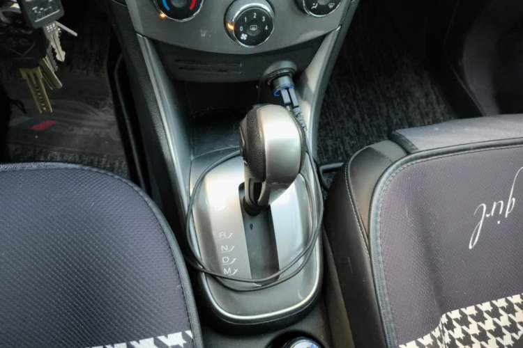 Used Chevrolet Trax 2014 1.4T Automatic Two-Wheel Drive Luxury Model Gear Lever