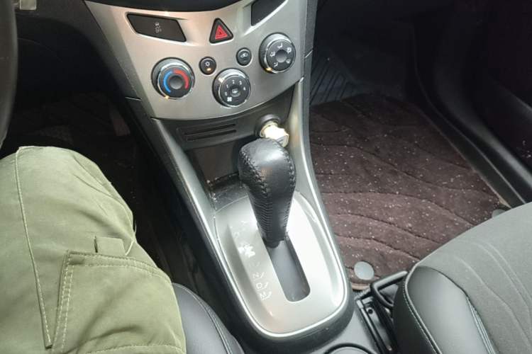 Used Chevrolet Trax 2014 1.4T Automatic Two-Wheel Drive Luxury Model Gear Lever