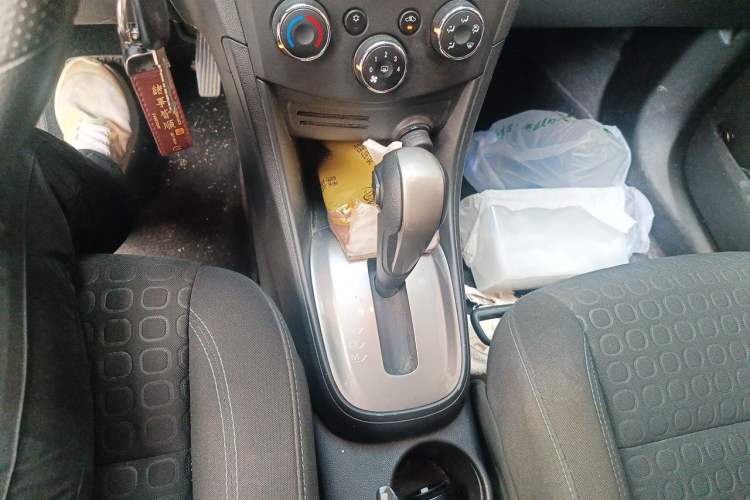 Used Chevrolet Trax 2014 1.4T Automatic Two-Wheel Drive Comfort Version Gear Lever