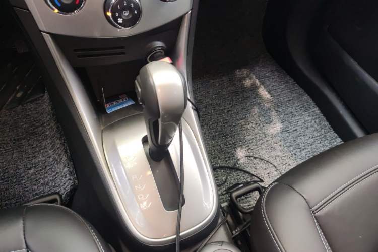 Used Chevrolet Trax 2014 1.4T Automatic All-Wheel Drive Flagship Version Gear Lever