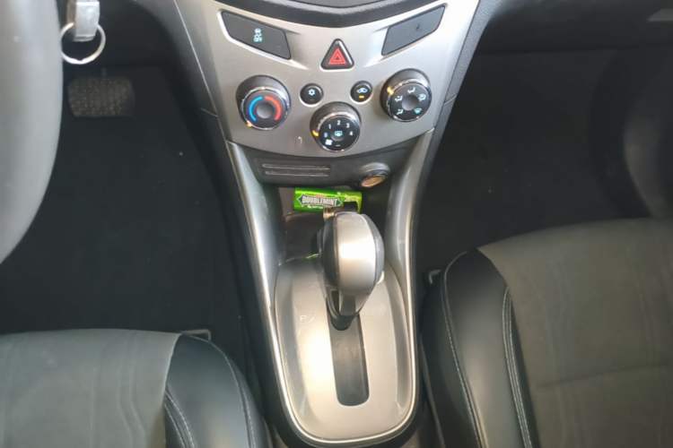 Used Chevrolet Trax 2014 1.4T Automatic Two-Wheel Drive Luxury Model Gear Lever