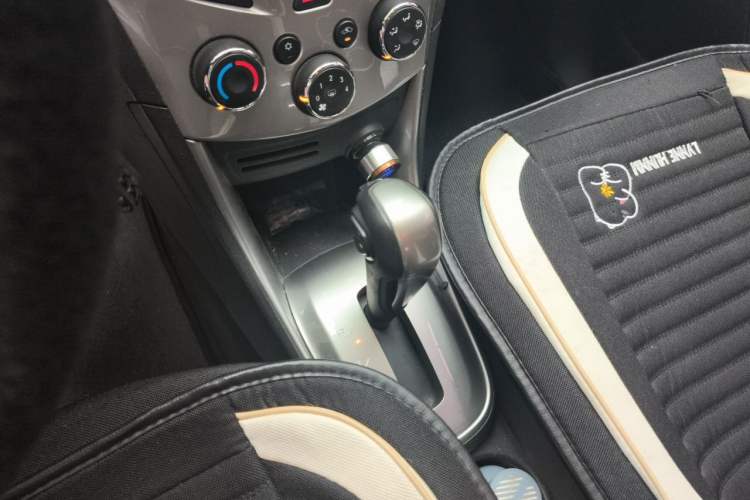 Used Chevrolet Trax 2014 1.4T Automatic Two-Wheel Drive Luxury Model Gear Lever