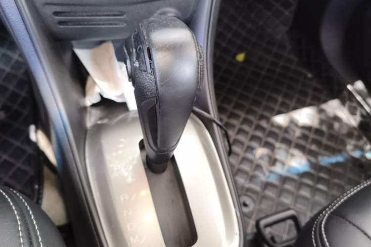 Used Chevrolet Trax 2014 1.4T Automatic Two-Wheel Drive Comfort Version Gear Lever