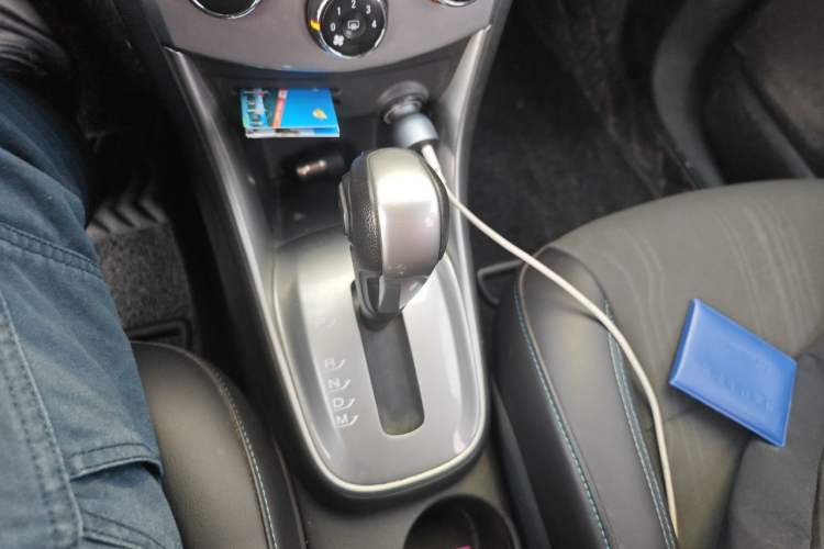 Used Chevrolet Trax 2014 1.4T Automatic Two-Wheel Drive Luxury Model Gear Lever