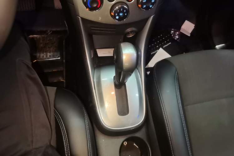 Used Chevrolet Trax 2014 1.4T Automatic Two-Wheel Drive Luxury Model Gear Lever