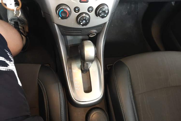 Used Chevrolet Trax 2014 1.4T Automatic Two-Wheel Drive Luxury Model Gear Lever