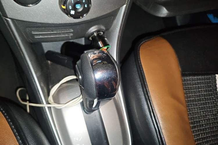 Used Chevrolet Trax 2014 1.4T Automatic Two-Wheel Drive Luxury Model Gear Lever