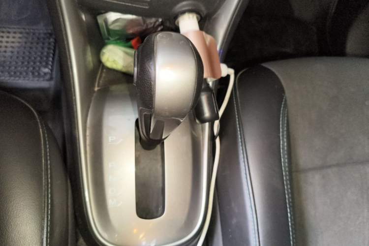 Used Chevrolet Trax 2014 1.4T Automatic Two-Wheel Drive Luxury Model Gear Lever